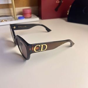 Women’s Christian Dior Sunglasses, like new!
